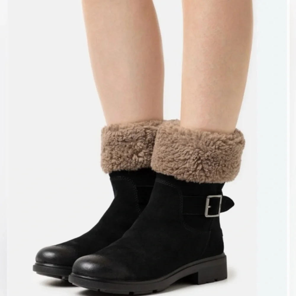 Best for the season! Ugg Harrison Cuff boot in black sz 6.5 super warm